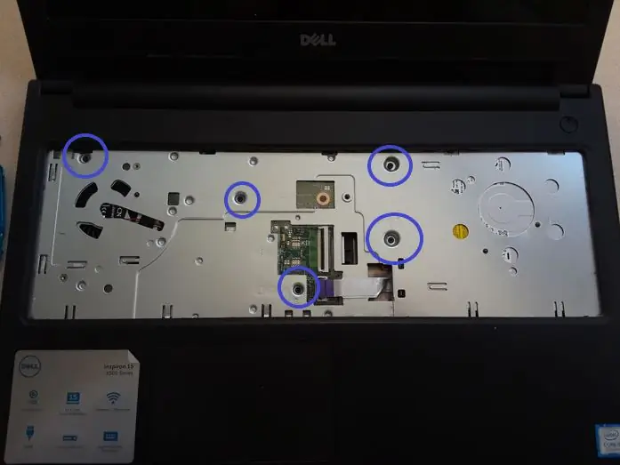 Rimozione della parte della tastiera 3