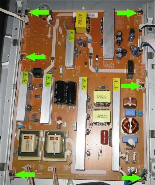 Retirez les vis maintenant la carte de circuit imprimé