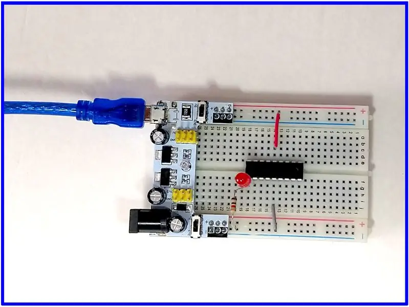 Breadboarding die PIC geprogrammeer met Blink. C