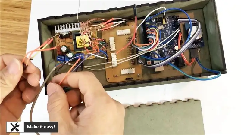 התקן PCB/ כפתור ובצע חיווט