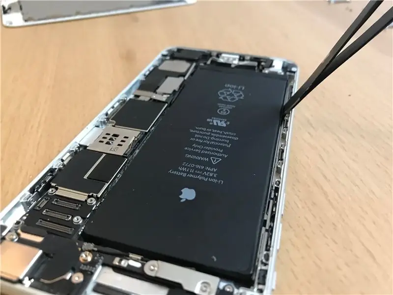 Roer die battery uit