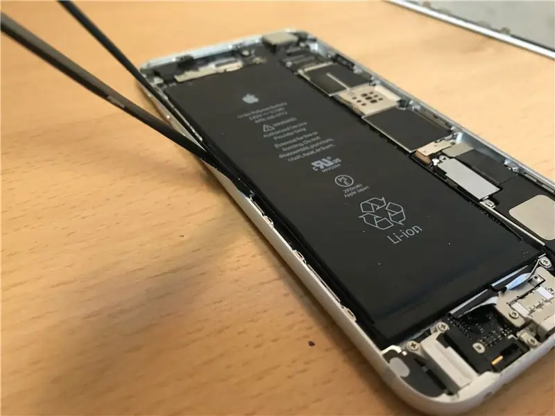 Roer die battery uit