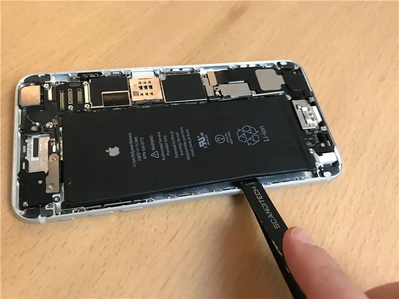 Roer die battery uit