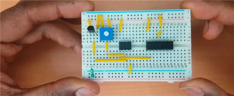 Ara poseu el controlador del motor L293D a la placa de pa amb el pin 2 connectat al pin 1 del LM358