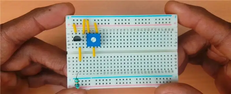 Hubungkan Potensiometer 5k Ohm Dengan Salah Satu Terminalnya ke Rel Positif Papan Roti dan Terminal Lainnya ke Tanah