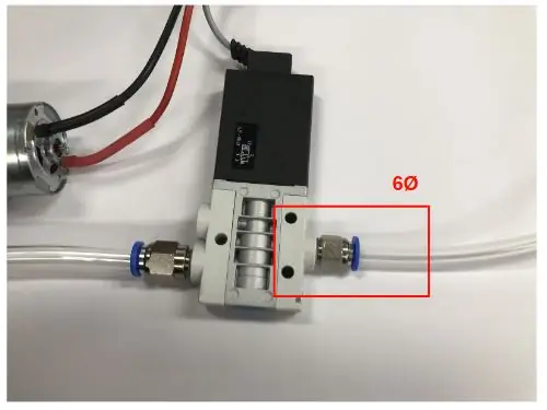 Connectez le tube d'air (6Ø)