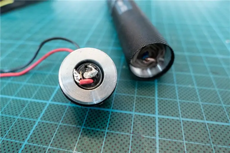 Hacka din laserpenna för att fungera på 5 volt