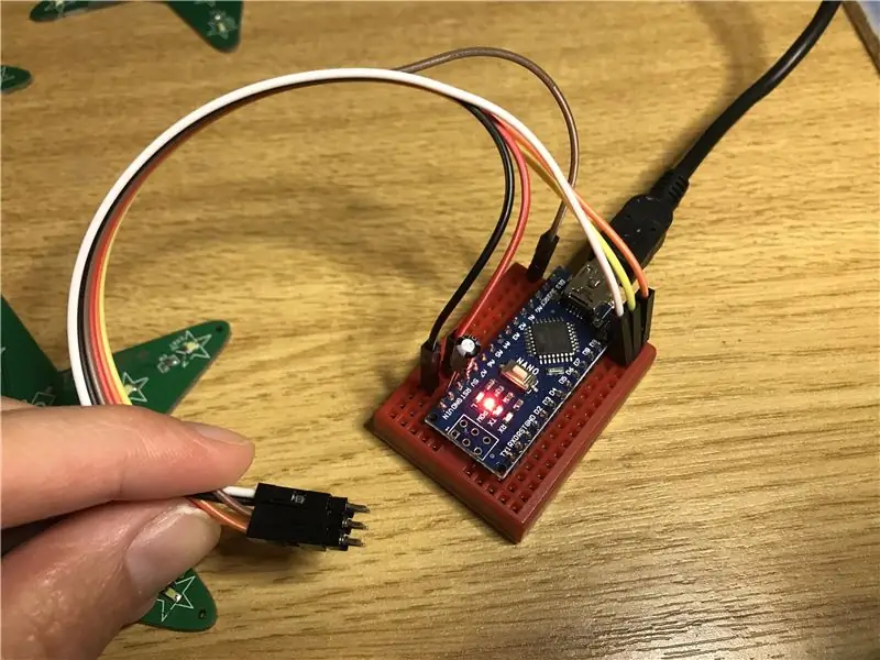 תכנות הלוח עם מתכנת ArduinoISP