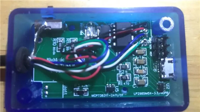 Programoni ATTiny85, Solder në lidhjet e kabllove të të dhënave, lidhni baterinë