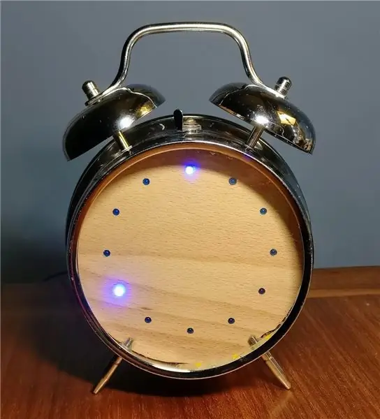 Upcycled vekkerklokke smart lys