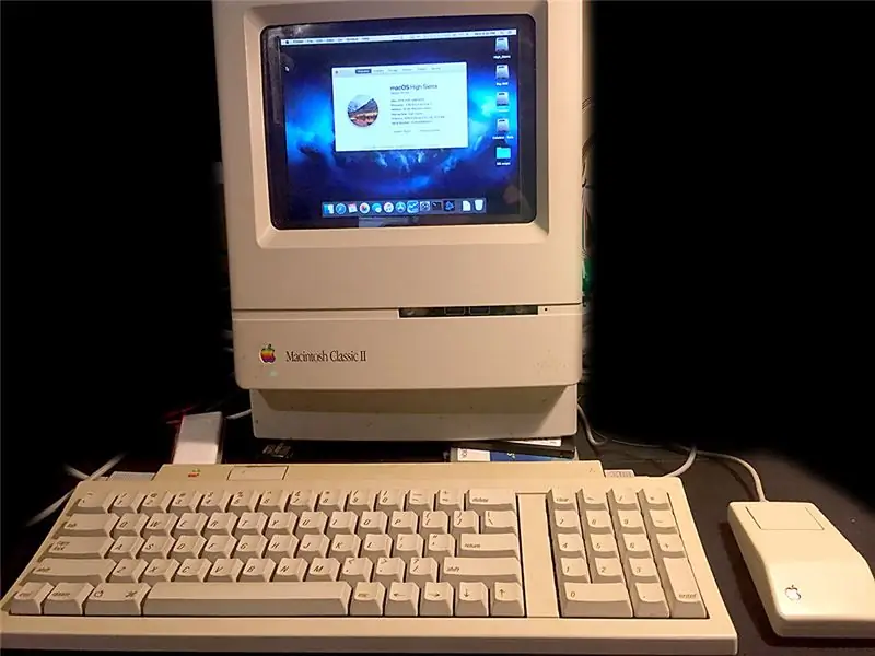 Macintosh Classic II -kleur Hackintosh