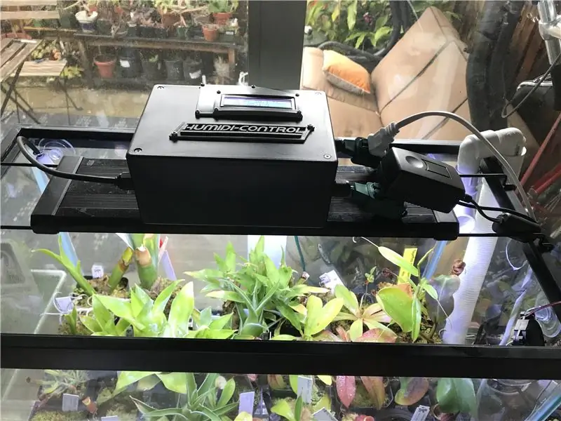 Humidity at Temperatura Control System para sa Terrarium