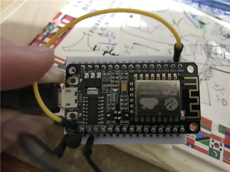 Connecteu el sensor de temperatura