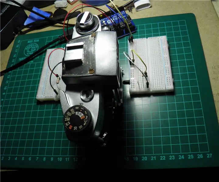 Controllo dell'otturatore della fotocamera con pellicola Arduino: 4 passaggi