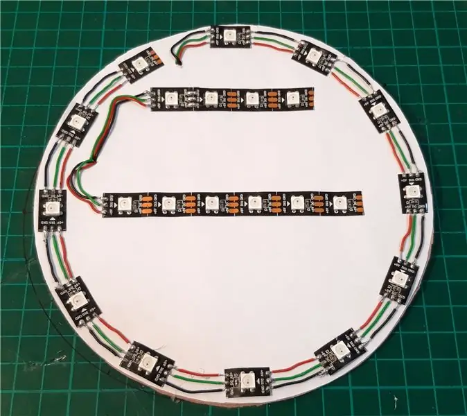 Limma LED -remsorna i en kartongbas