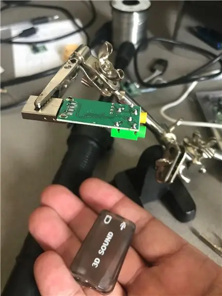 Sada baterií a zvuková karta USB