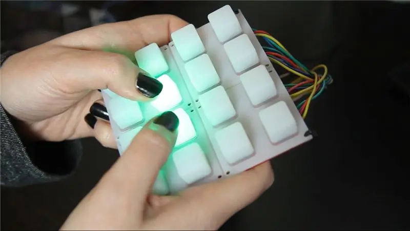 Arduino LED gumbna ploščica, ki poganja obdelavo animacij