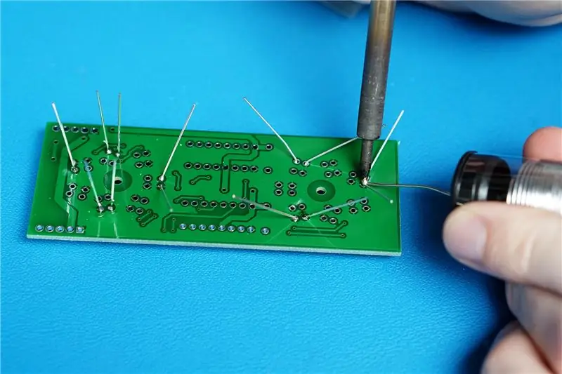 Spajkajte 7-segmentne PCB-je