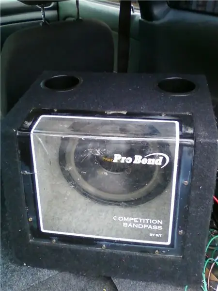 Bir avtomobildə Subwoofer quraşdırılması: 8 addım