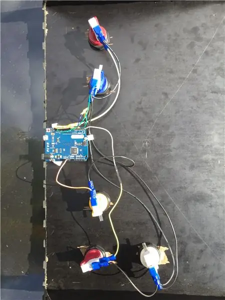 Circuit i Pinout