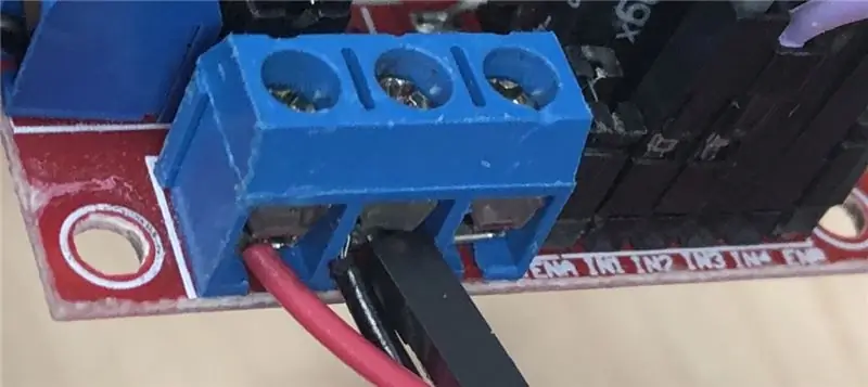 Een 9 Volt batterij aansluiten op uw H-bridge