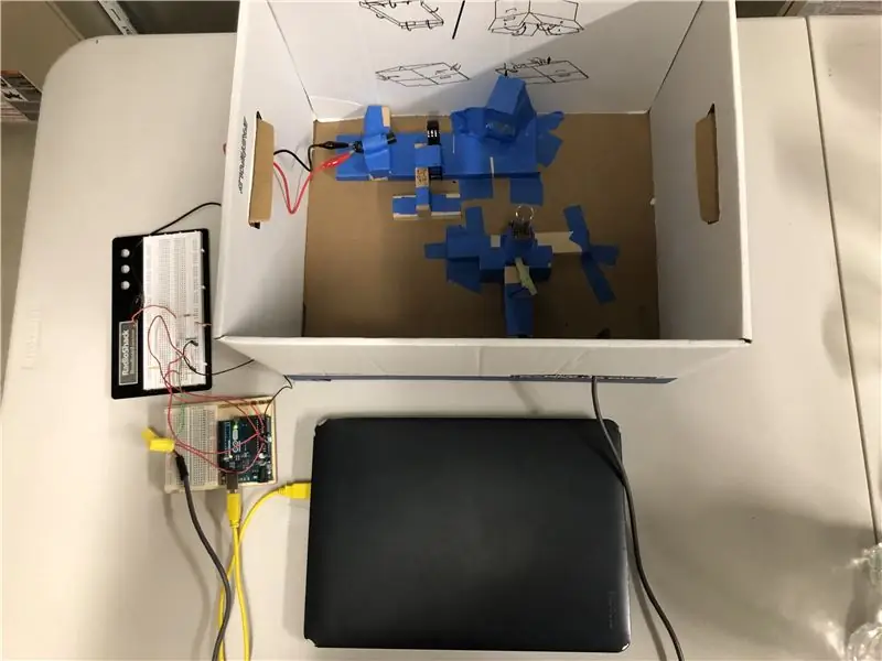 Zelfgemaakte Jenga Block-spectrofotometer voor algenexperimenten