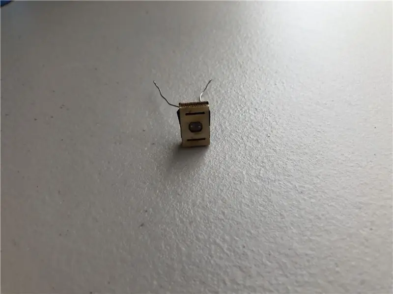 Afegiu el fotoresistor al porta-mostres