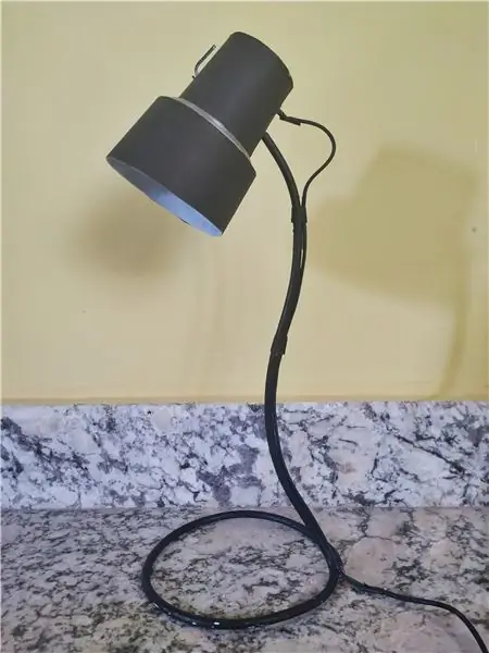 IRIS - lampa care știe când ești prin preajmă