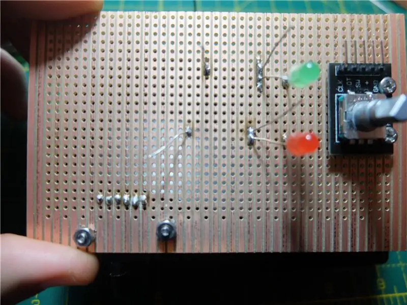 Montirajte LED diode na ploču prototipa