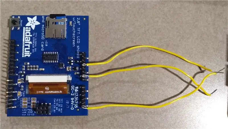 Connecteu els cables als pins de blindatge tàctil TFT