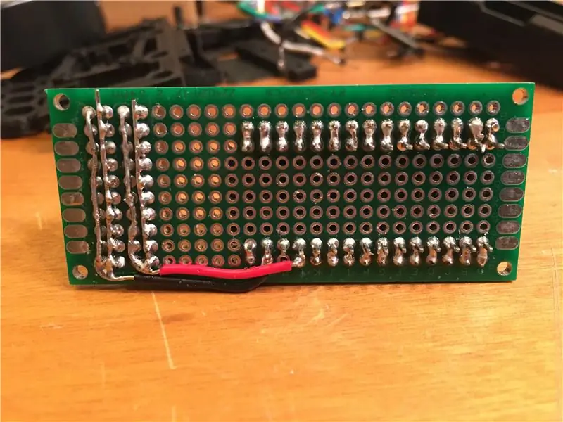 Berei die Perf Board voor: Arduino en Pin Headers