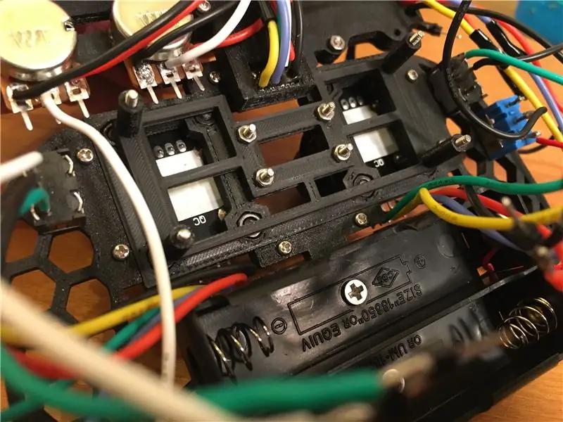 Montage: Befestigen Sie die Perf Board-Baugruppe an der Joystick-Basis