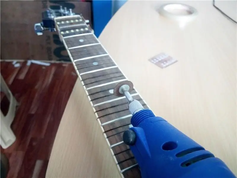 Gitarın Perde Tahtasında Ahşap Çalışması