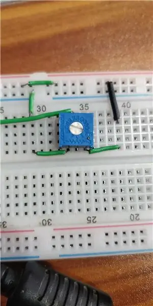 (opcional) Conexión de circuito al servo de control con un potenciómetro