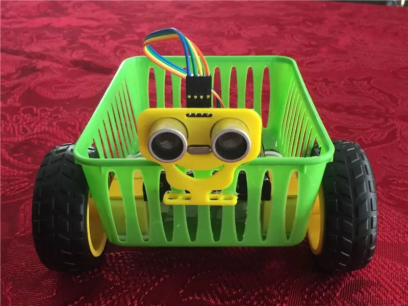 BasketBot: un coche robot hecho con una cesta de plástico