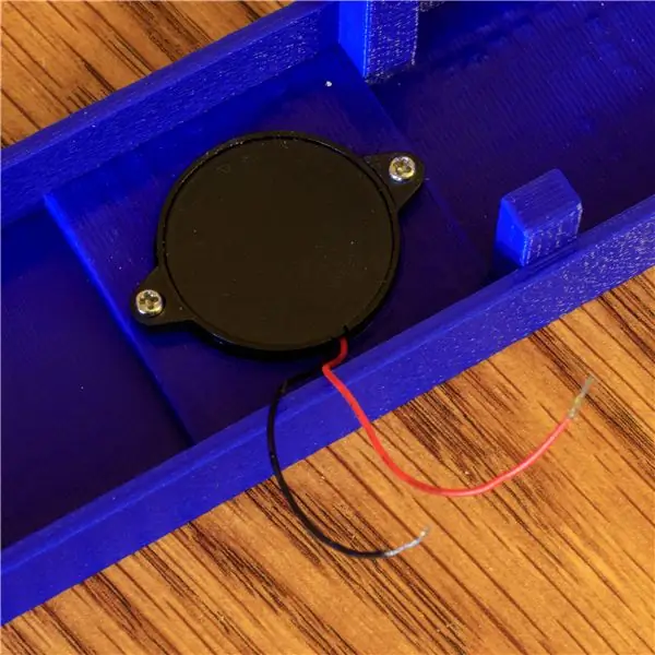 Montieren und verdrahten Sie das OLED-Display und den Piezo-Lautsprecher