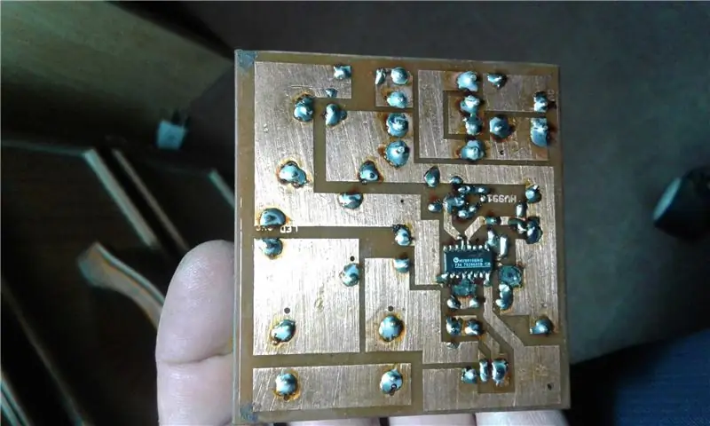 Menempatkan Komponen pada PCB (Asembling)