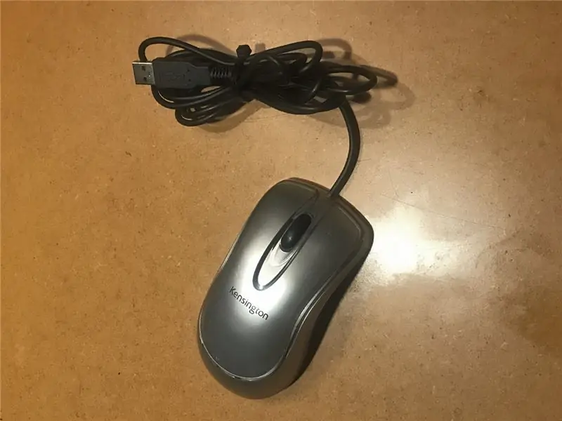 Scoateți picioarele și șuruburile și deschideți mouse-ul