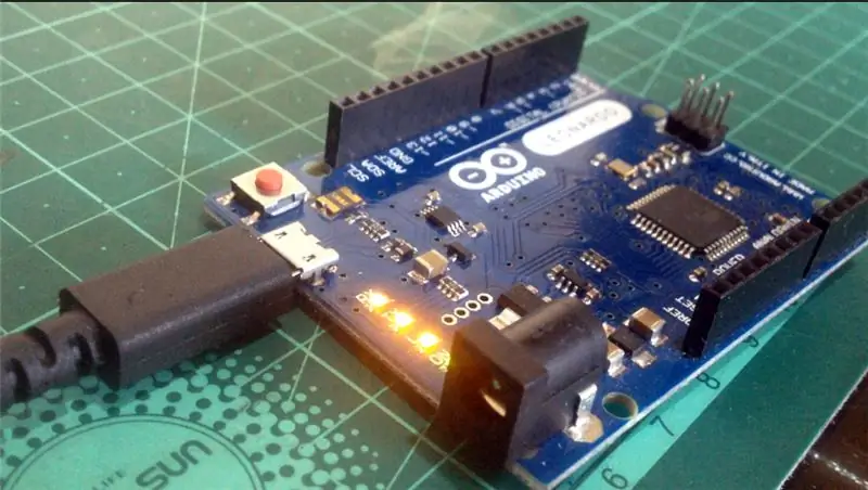 תכנות את מיקרו בקר Arduino