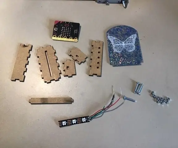 Micro: bit nattlampe: 12 trinn