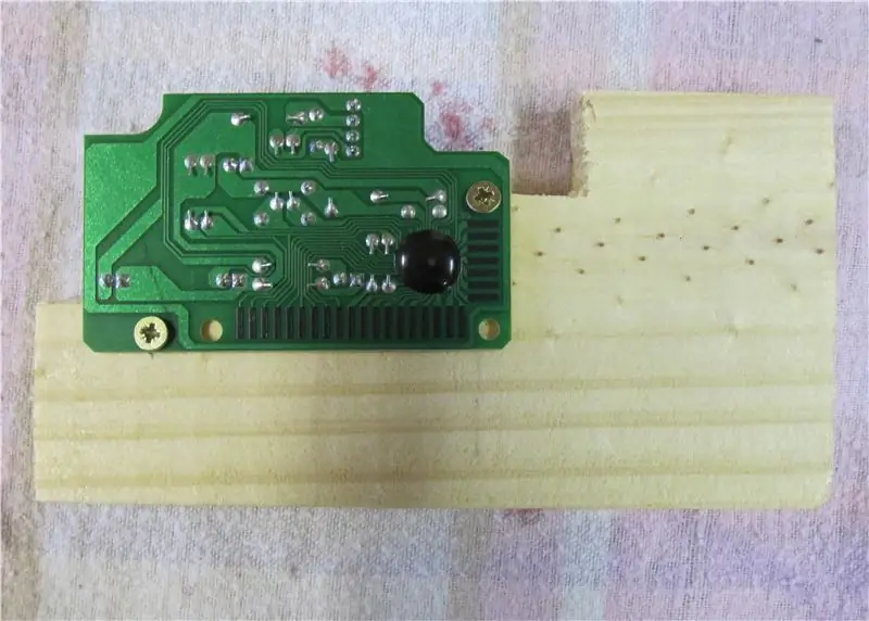 Mount Circuit Board դեպի Wood