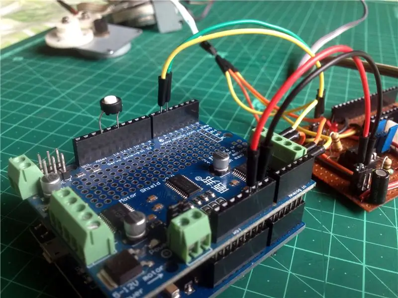 Pripojte dosku zosilňovača k doske Arduino