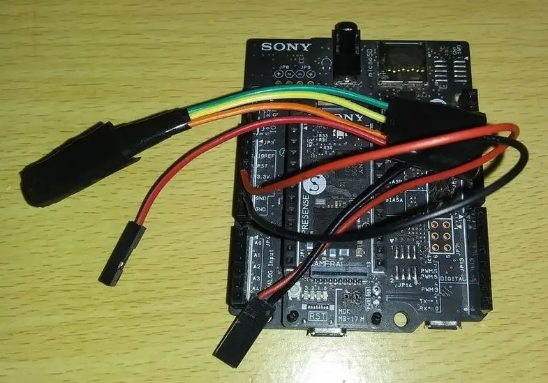 Conecte o lado macho dos cabos de jumper ao Arduino de programação