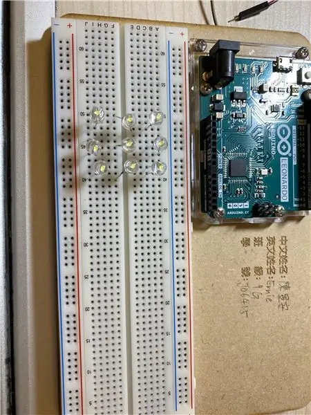 Plaats de LED op de Breadboard