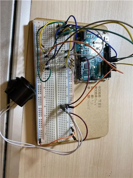 Connecteu l’ànode amb Arduino