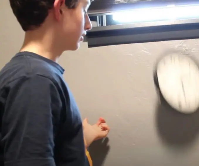 Une horloge qui tombe du mur quand vous la regardez : 4 étapes