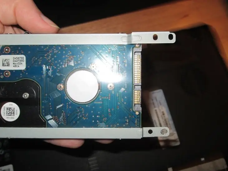 Letakkan Hard Drive Penggantian di Laptop