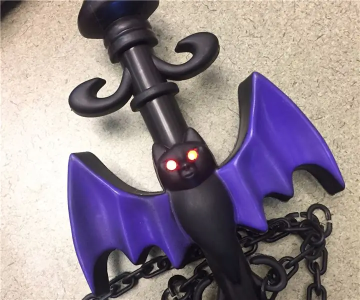 Blinkande ögon Bat Sword Halloween dekoration: 6 steg