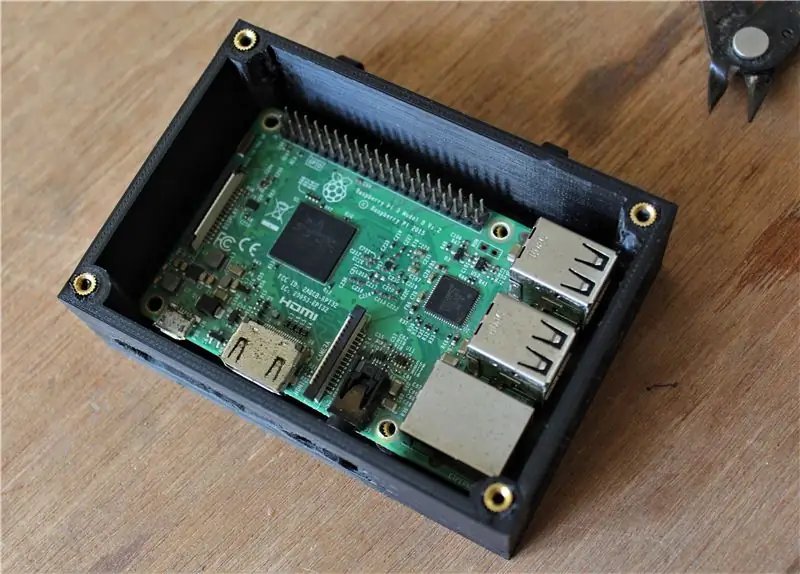 Montáž Raspberry Pi a obrazovky