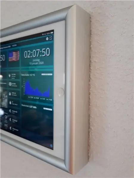 Soporte de pared para iPad como panel de control de automatización del hogar, utilizando un imán controlado por servo para activar la pantalla